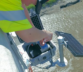 Gage install at Missouri River at Atchison, KS on June 9, 2016. Photo by Madison May, USGS.