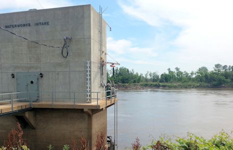 Stage gage at Missouri River at Leavenworth, KS on June 19, 2013. Photo by Duane Wilmes, USGS.