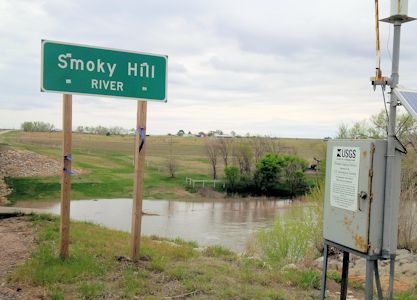 2,370 cfs at Smoky Hill River near Russell, KS on Apr. 19, 2016. Photo by Lori Marintzer, USGS.