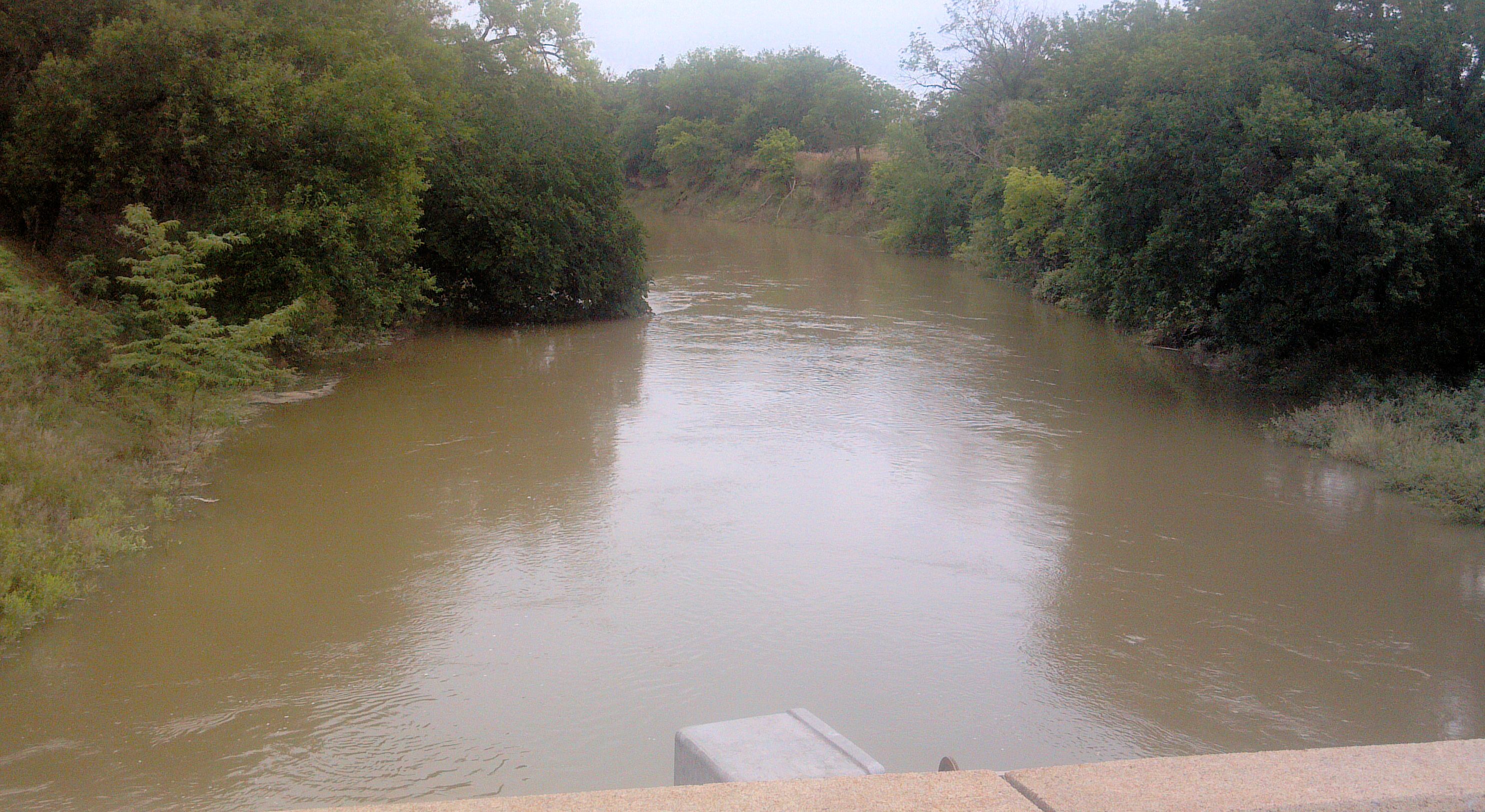 1,230 cfs at Smoky Hill River near Langley, KS on Aug. 9, 2013. Photo by Travis See, USGS.
