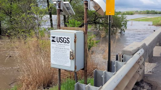 13,500 cfs at Dragoon Creek near Burlingame, KS on Apr. 27, 2016. Photo by Justin Louen, USGS.
